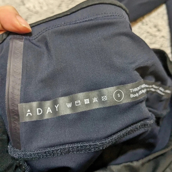 Aday Navy Blue Throw it Higher Leggings Pockets Size Small - Picture 8 of 9